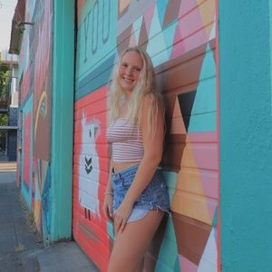 Meet your Posher, Ella